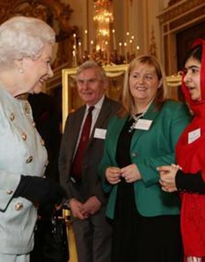Kraliçe II. Elizabeth Malala ile görüştü