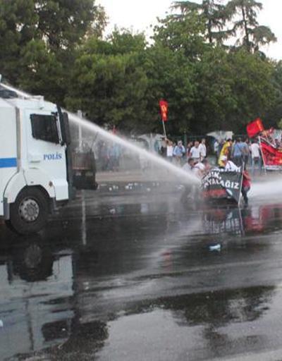 İzmirdeki Madımak protestosuna polis müdahalesi