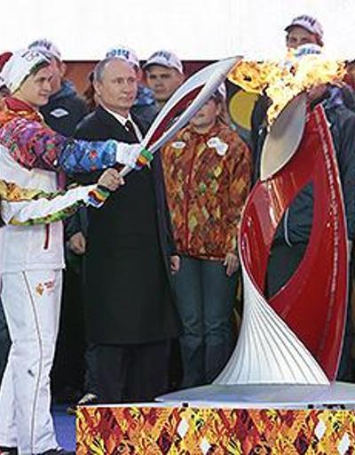 Kış Olimpiyatları meşalesini Putin ateşledi