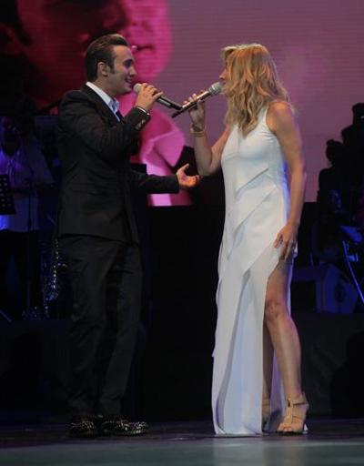 Mustafa Ceceli ile Lara Fabiandan Açıkhavada muhteşem düet