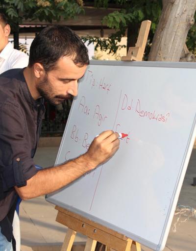 Şırnak Meydanında Kürtçe ders
