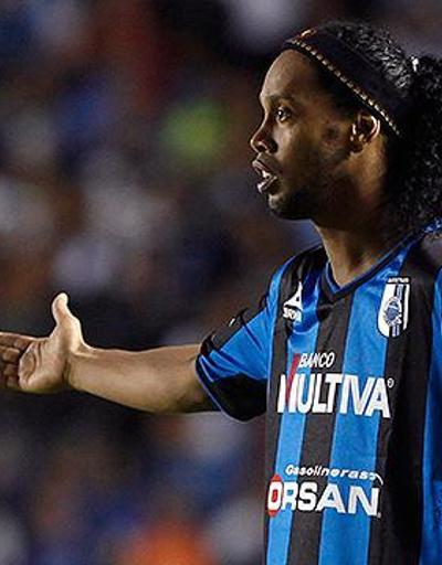Ronaldinho Meksikadaki ilk maçında penaltı kaçırdı
