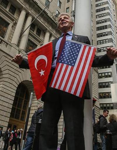 New Yorkta Türk bayrağını göndere o isim çekti