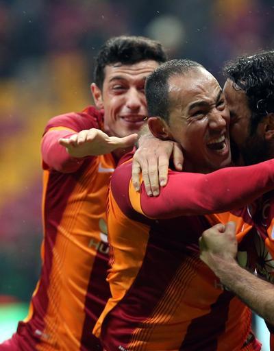 Galatasarayın 1. golü ofsayt, 2. golünde elle oynama var