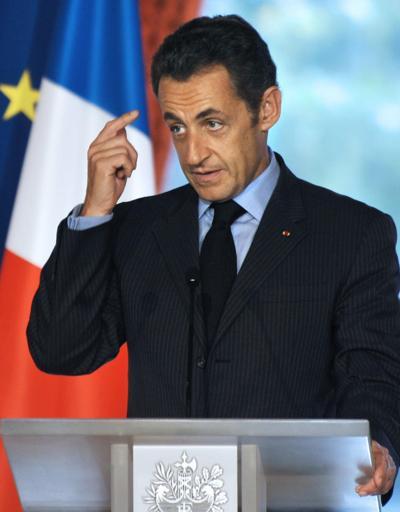 Sarkozy usulsüzlük ithamıyla yargılanacak