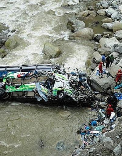 Nepalde otobüs kazası