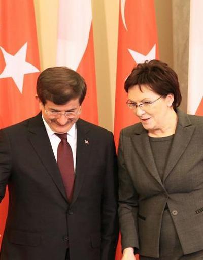 Ahmet Davutoğlu: Vizeleri kaldırıyoruz