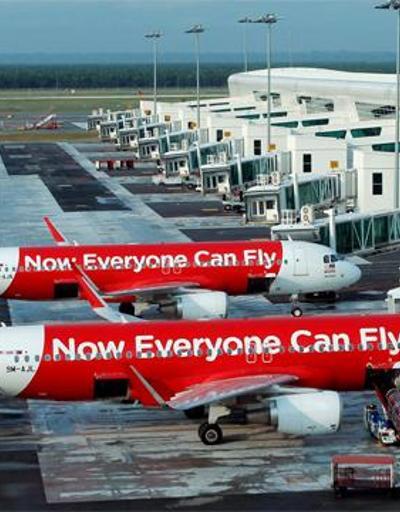 Endonezyadan Singapura giden AirAsia uçağı ile irtibat kesildi