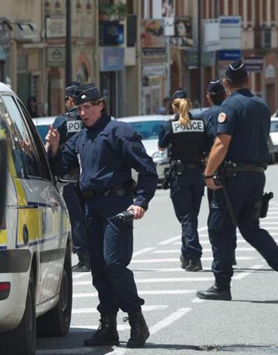 Paris saldırıları ile ilgili 12 kişi gözaltına alındı