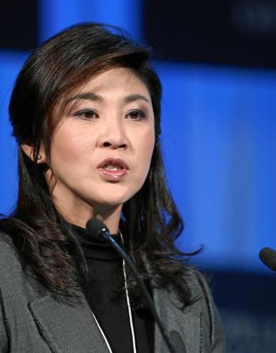 Taylandda eski Başbakan Yinglak siyasetten men edildi