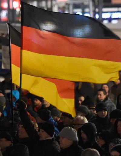 Almanyada PEGIDA taraftarlı ile karşıtları gösteri yaptı