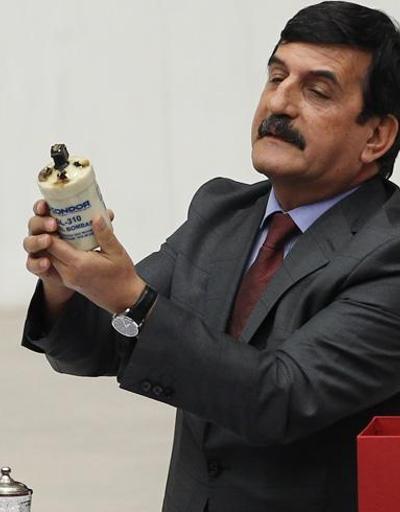 CHP İzmir Milletvekili Mustafa Moroğlu kürsüye gaz bombası ile çıktı