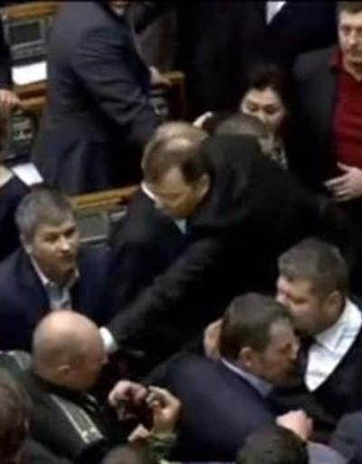 Ukrayna parlamentosu yine karıştı