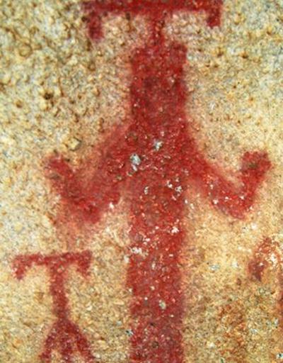8 bin yıllık mağara resimlerine spreyle adlarını yazdılar
