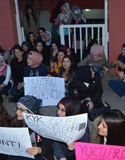 Şanlıurfada kız öğrencilerden yurt protestosu