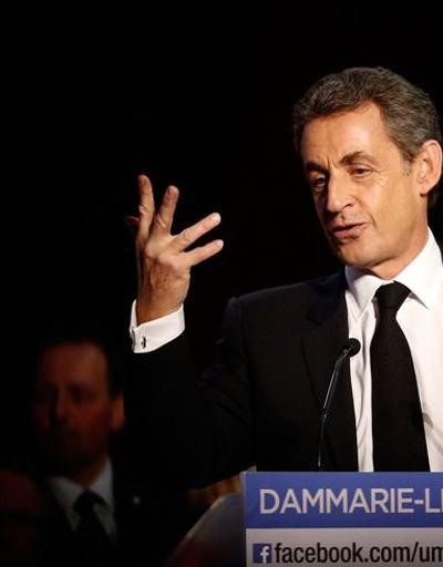 Sarkozy yine siyaset sahnesinde