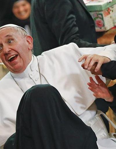 Papanın üzerine atlayan rahibelerden komedyene hokkalı yanıt