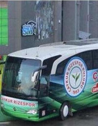 Trabzonda Rizespor otobüsüne taşlı saldırı