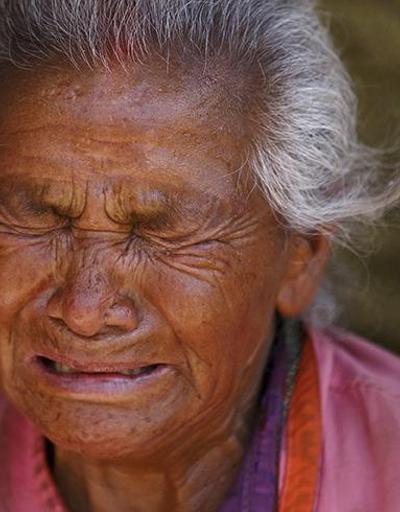 Depremin vurduğu Nepal kan ağlıyor