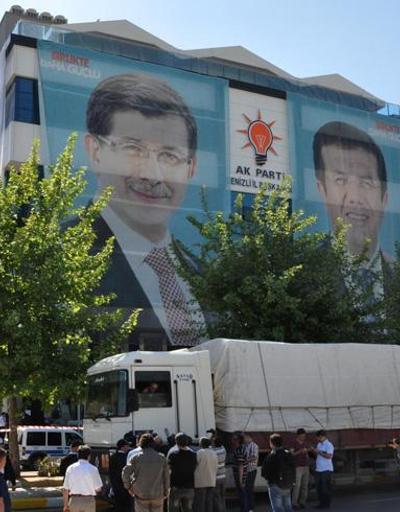 Denizli AK Parti İl Başkanlığı önünde TIR yakma eylemi
