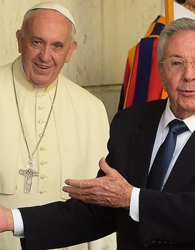 Küba lideri Castro: Bu gidişle Katolik Kilisesine yöneleceğim