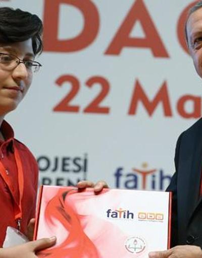 Cumhurbaşkanı Erdoğan tablet dağıttı
