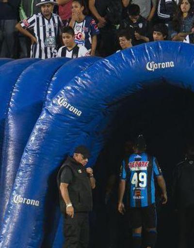 Çıldıran Ronaldinho stadı terk etti