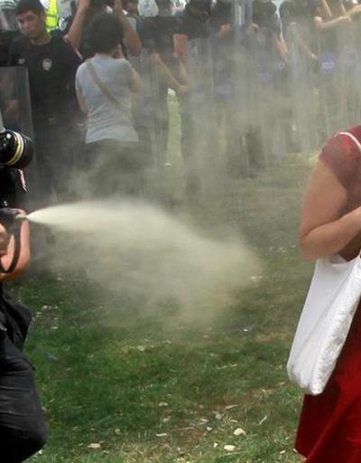 Kırmızılı kadına gaz sıkan polisin cezası belli oldu