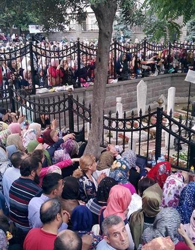 Vatandaşlar Ramazanın ilk gününde Oruç Baba Türbesine akın etti
