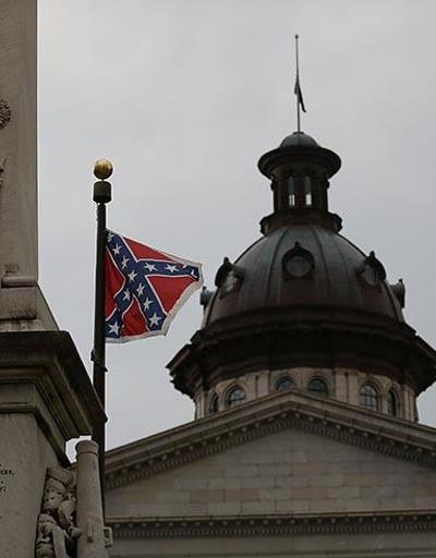 ABDde ırkçılığı simgeleyen konfederasyon bayrağı indiriliyor