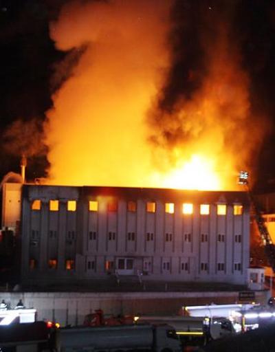İzmirde yağ fabrikasında yangın: 2 işçi yaralı