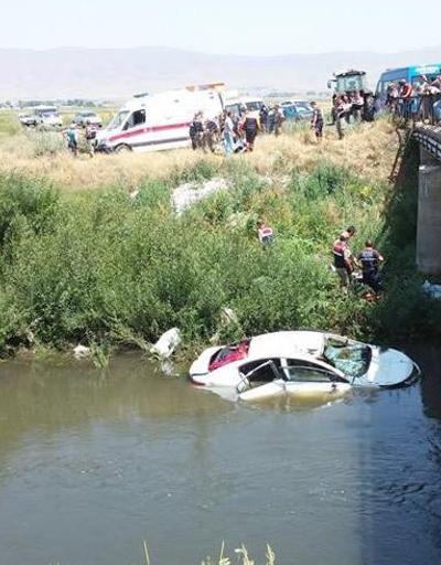 Otomobil Karasu Nehrine uçtu: 6 ölü