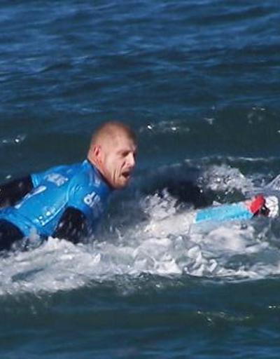 Ünlü sörfçü Mick Fanninge köpekbalığı saldırdı