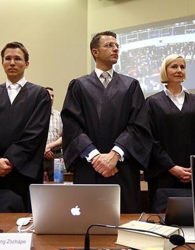 Almanyadaki neo-Nazi davasında sanık avukatları çekildi