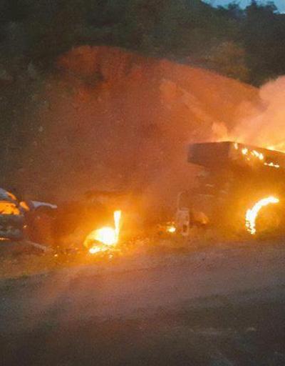 Tuncelide yol kesen PKKlılar 3 aracı ateşe verdi