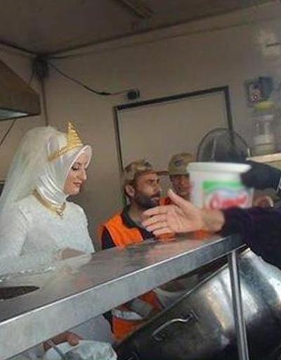 Düğün yemeğini Suriyeli göçmenlere verdiler