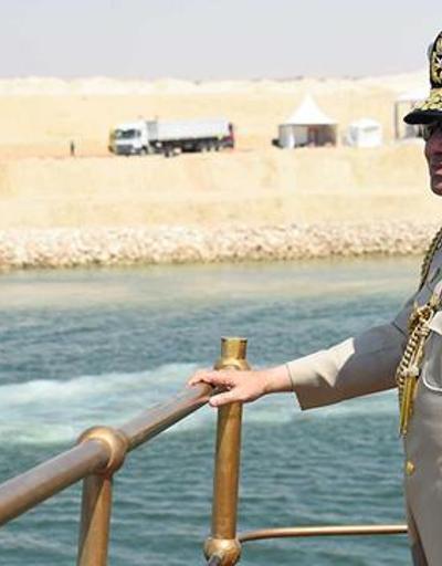 Mısır yeni Süveyş Kanalını açtı