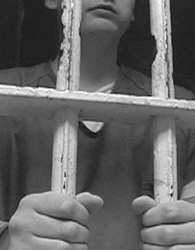 Çocuk cezaevinde tecavüz skandalının faturası psikoloğa kesildi