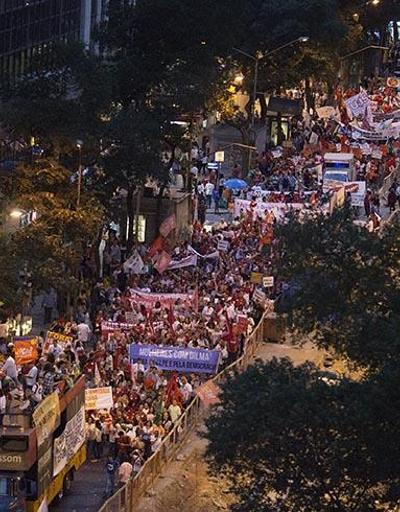 Brezilyada bu kez hükümet yanlıları sokağa çıktı