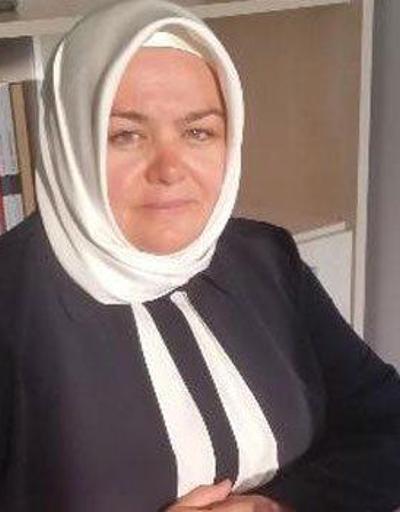 Ayşen Gürcan ilk başörtülü kadın bakan oldu
