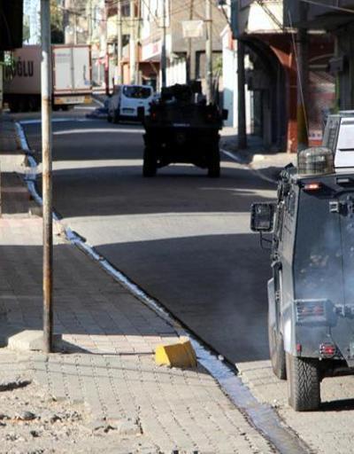 Silopide TIRla yol kapatan PKKlılar polise ateş açtı