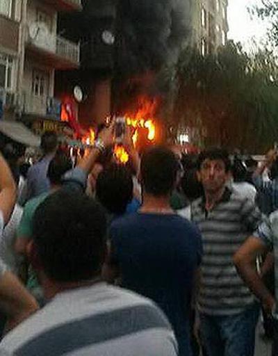 Terör protestosunda iş yerlerini yaktılar