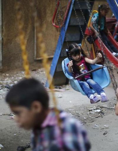 Suriyede çocuk parkına füze düştü