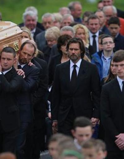 Jim Carrey intihar eden eski sevgilisinin cenazesine katıldı