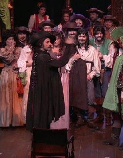 Cyrano de Bergerac yeniden Şehir Tiyatrolarında