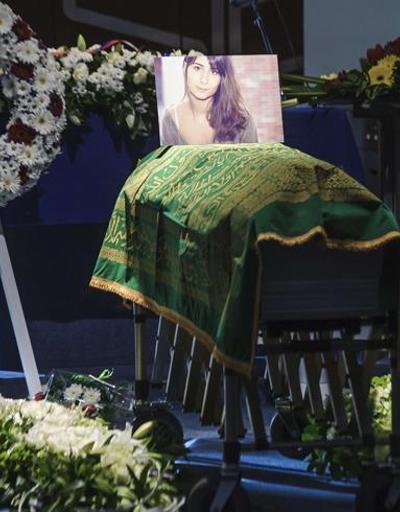 Paris saldırılarında hayatını kaybeden Elif Doğan Belçikada toprağa verildi