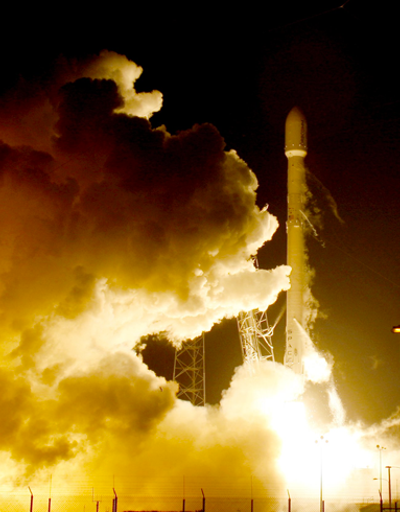 SpaceX Falcon roketinden tarihi iniş