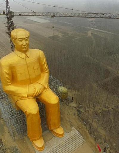 Dev Mao heykeli yıkıldı