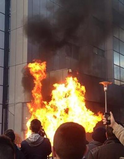 Kosovada Başbakanlık binasını yaktılar