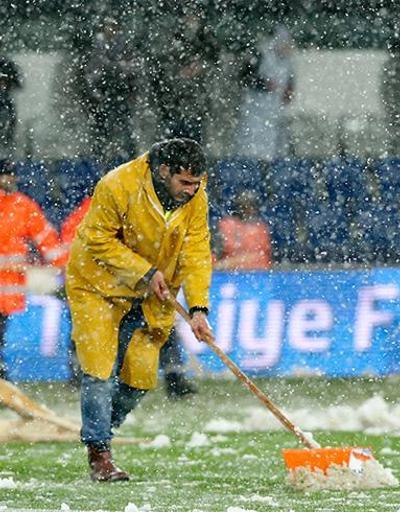 Beşiktaş-Mersin İdman Yurdu maçına kar engeli
